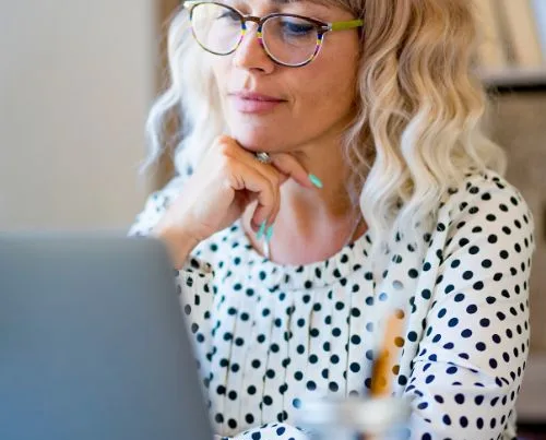 Woman considers the many benefits of SEO traffic over Google Ads traffic